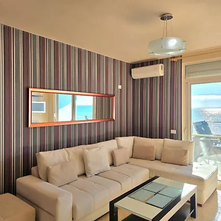 Apartment Vacation - 075 Durres